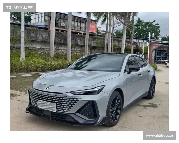 体验第三代长安UNI-V2.0T:十万元级类A7座驾,底盘坚韧升级 体验第三代长安UNI-V2.0T:十万元级类A7座驾,底盘坚韧升级